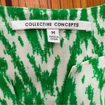 Collective Concepts ‎ green and white blouse medium Photo 1