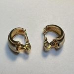 Monet Signed Gold Tone Cream Enamel Clip-on Clip On Earrings Photo 3
