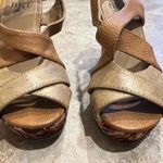 Buckle BKE Manarola faux leather lightweight platform wedge sandals size 6 Photo 4