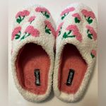 Kensie Pink Cherries bedroom slippers size 6/7 Photo 1