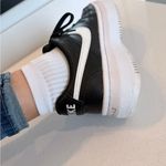 Nike Black and White Low-Top Sneakers Photo 5