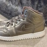 Nike Air Jordan 1 Mid Photo 1