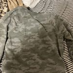 cute green/gray camo sweatshirt Gray Size L Photo 3