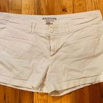 Arizona White Shorts Photo 0