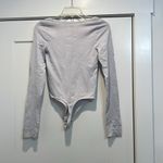 SO  by Kohls light grey v-neck bodysuit size small. In good condition! Photo 3