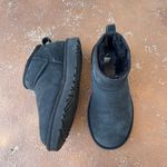 UGG  ultra mini black sz 5 women 
In great condition Photo 1