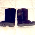 Brumby black suede sheepskin lined mid calf boots. Thick Traction sole. Size 8. Photo 1