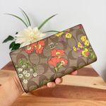 Coach NWT Slim Zip Wallet In Signature Canvas With Floral Print Photo 1