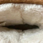 KOOLABURRA BY UGG GIRLS SIZE 4 PULL ON CARAMEL TAN BOOTS SHERPA LINED BOW ACCENT Photo 8