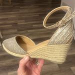 White Mountain  Cisco Espadrille wedge Sandal size 9 very sparkly gold new Photo 5