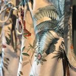 H&M Womens Sleevless Blouse Off White Tropical Ruffled V Neck Tie Top Sz 6 Photo 4