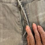 Chicos platinum denim size 1.5/M/10 grey feathered straight leg jeans EUC Gray Photo 4