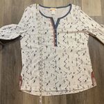 Ambria White w/ Blue Top that has blue and red trim, slits, silver buttons Size 8 Photo 9