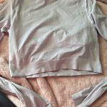 Lululemon  long sleeve cropped  Photo 3