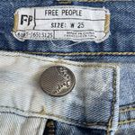 Free People SZ W 25 Jean Shorts Crochet Lace Hems Zip-Fly Distressed Light Wash Photo 6