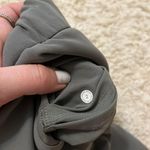Lululemon On The Fly 7/8 Pants Woven Size 2 Grey Sage Photo 2