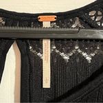 Free People #176 FIRE ISLAND BLACK CROCHET KNIT SCALLOP HEM BLOUSE SIZE LARGE Photo 4