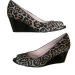 Taryn Rose  Kimberly Wedge size 7 calf hair with patent leather. Photo 3