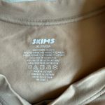 SKIMS Tan  Fits Everybody Short Sleeve Photo 1