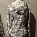 Derek Heart Grey Camo Buttery Feel Long Sleeve Hooded Pullover Photo 4