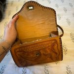 Elegant Tan Leather Handbag Photo 3