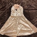 Cream colored velvet dress. Size M worn once like new condition! Size M Photo 0