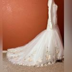 Ennzoani Ariel Elegant White Strapless Gown with Floral Embroidery Size 4 Photo 9