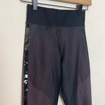 Ultracor - Lux Leggings Wavy Lines Athletic Workout Gym Training Running Yoga Photo 1