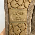 UGG  Dakota slippers taupe women’s size 6 house shoes casual shearling lined Photo 7