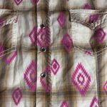 Rock 47 by Wrangler Pink and Tan Geometric Snap Button Shirt Size M Photo 3