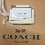 Coach Zip Card Case With Strawberry Print car32 Photo 1