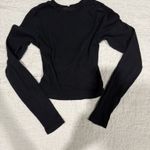 Aritzia long sleeve crop top Photo 1
