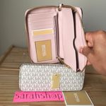 Michael Kors Set Photo 4