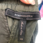 BCBGMAXAZRIA OLIVE GREEN CARGO JOGGER PANTS Photo 5