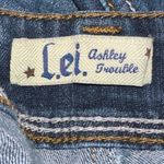 L.E.I Ashley Trouble Jeans Photo 4