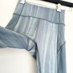 Lululemon  In Movement Tight 25" Everlux Linear Spray Dye White Deep Ocean Size 2 Photo 4