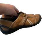 Privo by Clarks Women's Tan Perforated Comfort Walking Shoes Slip On Size 6 Photo 2