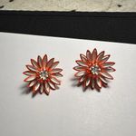 Trifari Vintage Crown Enamel Flower White & Orange Gold Tone Clip On Earrings Photo 9