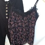 New Everleigh Lace Trim Floral V Photo 0