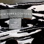 New York & Company Monochrome Patterned Pants Black Size 12 Photo 2