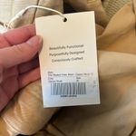 Everlane  The Pleated Chino Short - Classic Khaki Photo 8