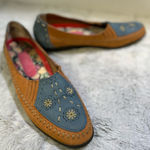 Hush Puppies Vtg Embroidered Blue and Tan Women's Loafers Photo 0