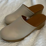 Universal Threads Beige Slip-On Clogs universal thread size 9 Photo 0