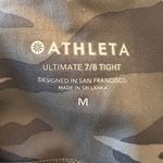 Athleta  Leggings Womens Medium Green Camo Ultimate 7/8 Tight Performance Gym‎ Photo 4