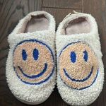 Smiley Face Slippers Multiple Size 7.5 Photo 1