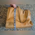 T Tahari EUC  LEATHER SHOULDER BAG Photo 7