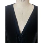 cut loose Black Velvet V Photo 3