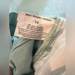 Gloria Vanderbilt Amanda Midrise green denim Capri. Size 14. Photo 5