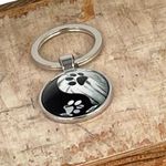 Yin Ying Taiji Animal Paws Key Chain, Black, White Photo 1