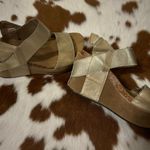 Pierre Dumas Wedges Photo 0